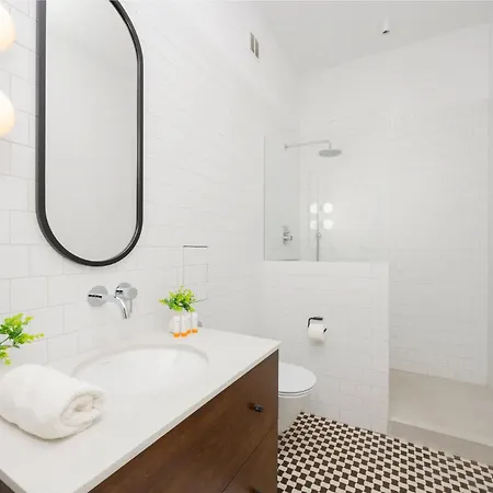 Modern Remote Work In The Centre By Renters